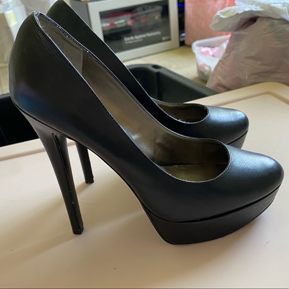 Pelle Moda Pumps
